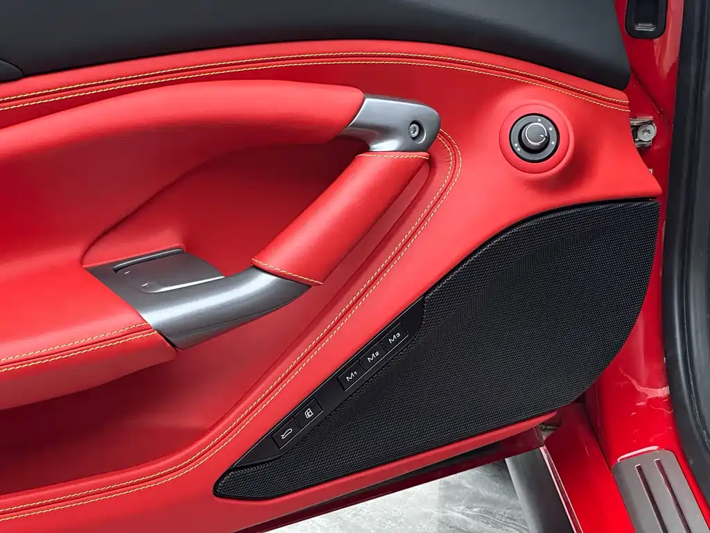 Ferrari F8 2022 — фото 16