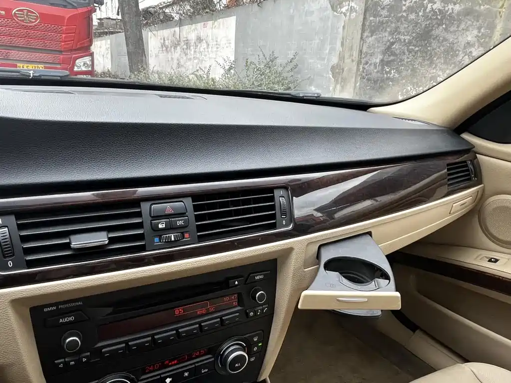 BMW 3 Series 2010 — фото 10