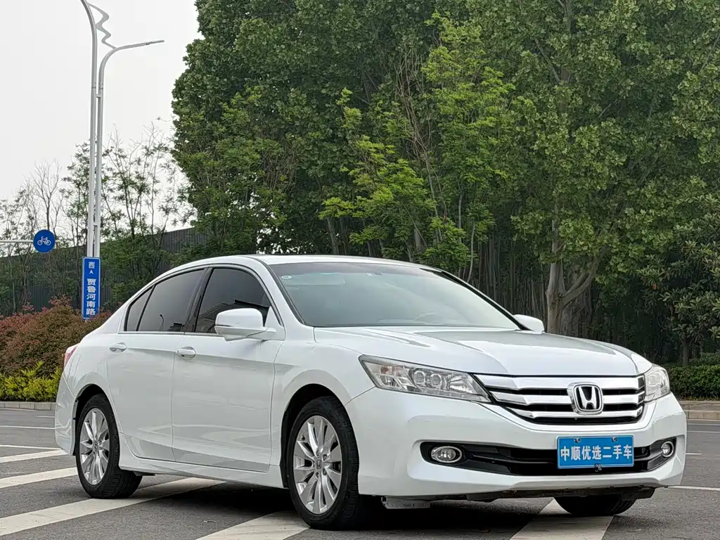Honda Accord 2015 — фото 12