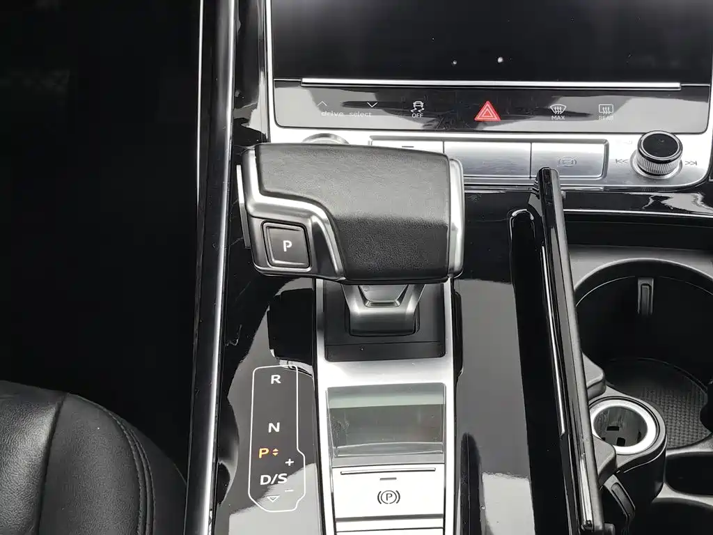 Audi Q7 2021 — фото 13