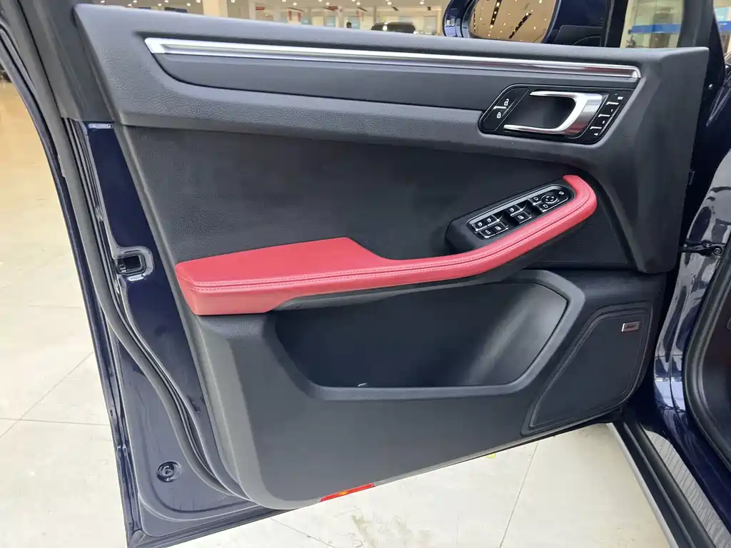 Porsche Macan 2021 — фото 18