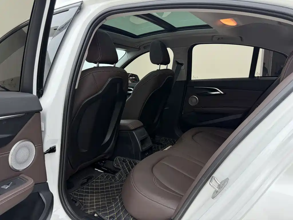 BMW 1 Series 2019 — фото 6