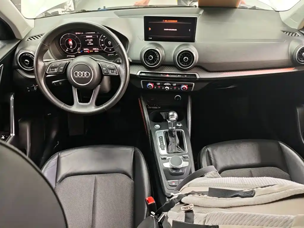 Audi Q2L E-Tron 2020 — фото 10