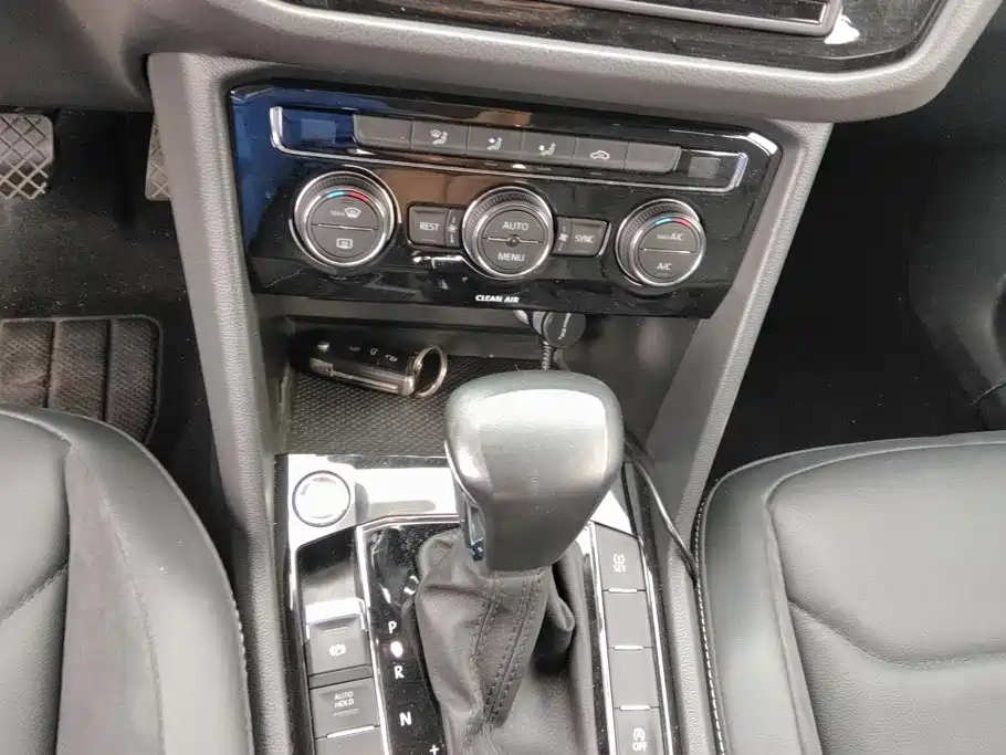 Volkswagen Tiguan L 2017 — фото 16