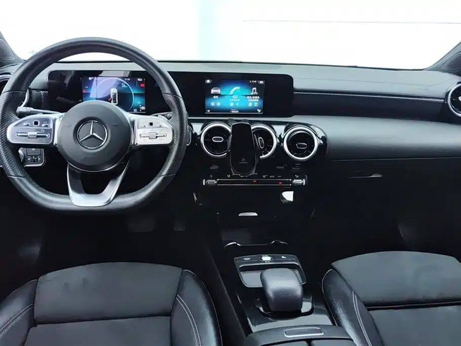 Mercedes-Benz A-Class 2019 — фото 12