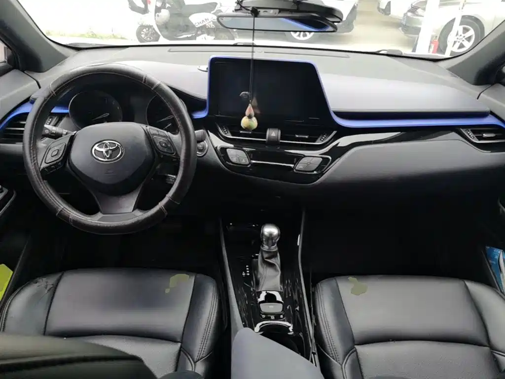 Toyota C-HR 2019 — фото 10