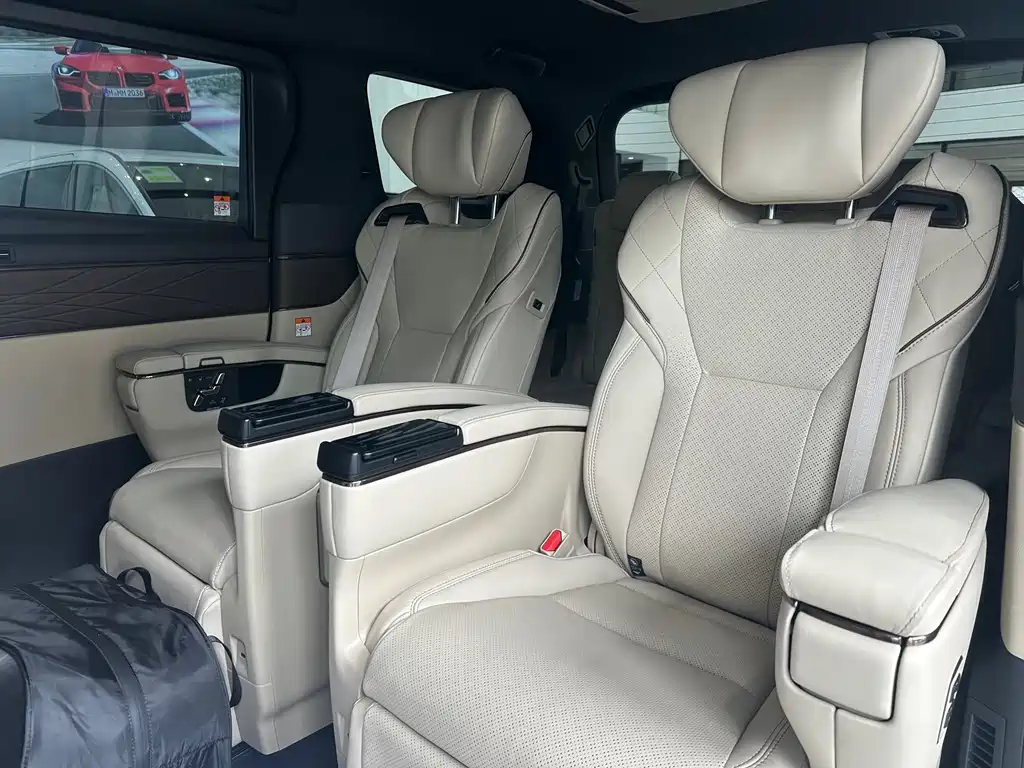 Toyota Alphard — фото 11