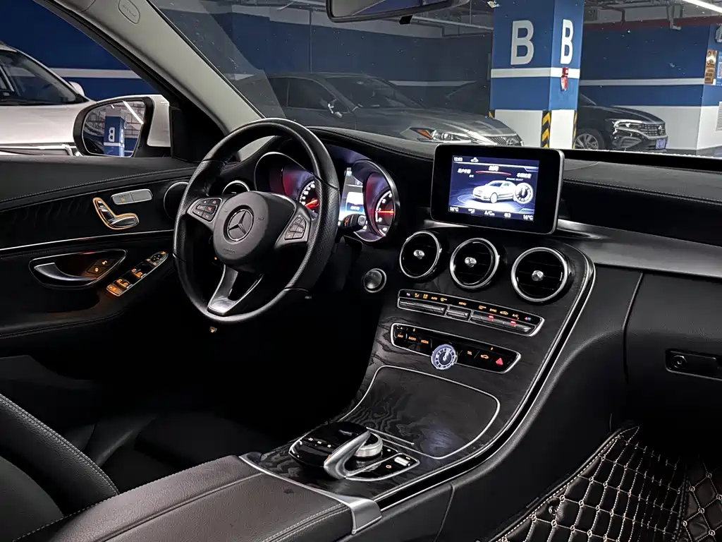 Mercedes-Benz C-Class 2018 — фото 11