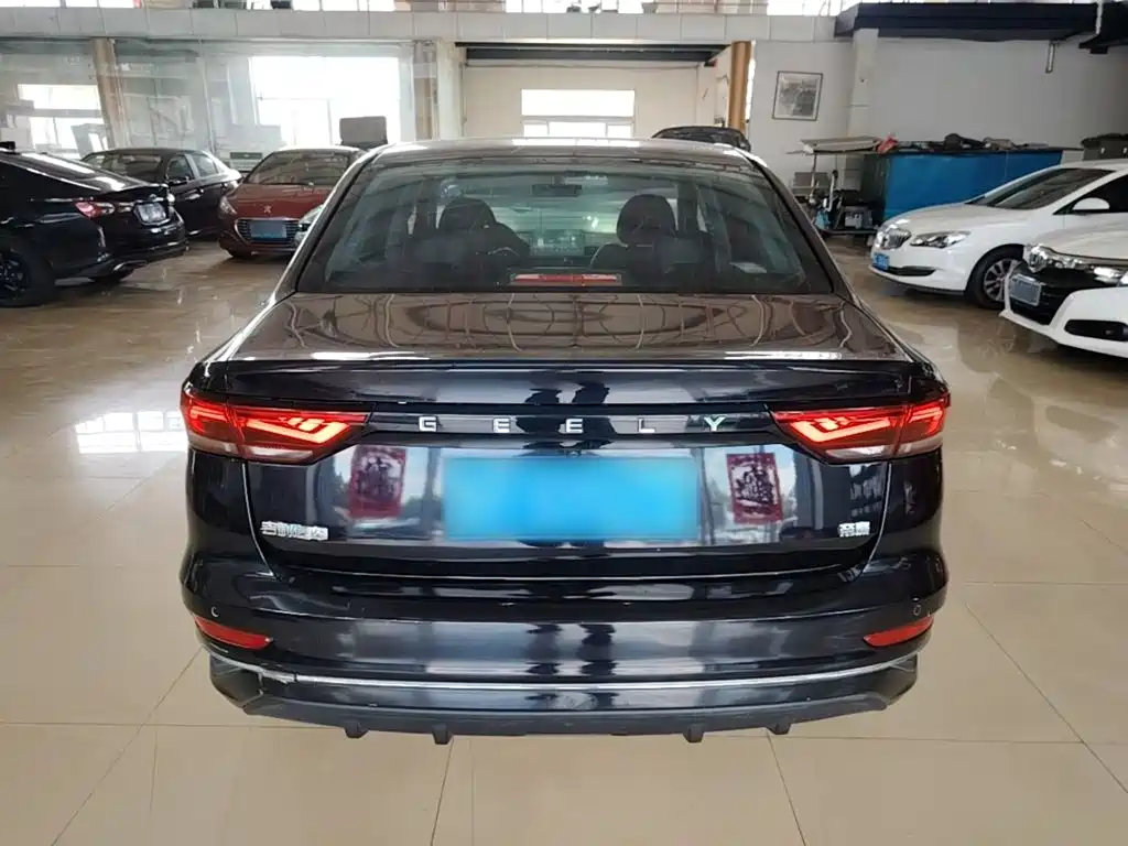 Geely Emgrand 2021
