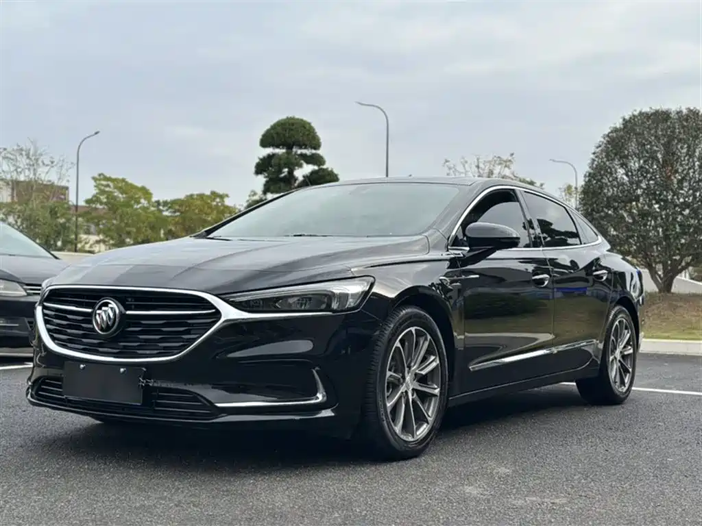 Buick LaCrosse 2022 — фото 1