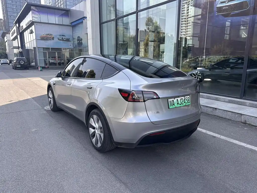 Tesla Model Y 2023 — фото 4