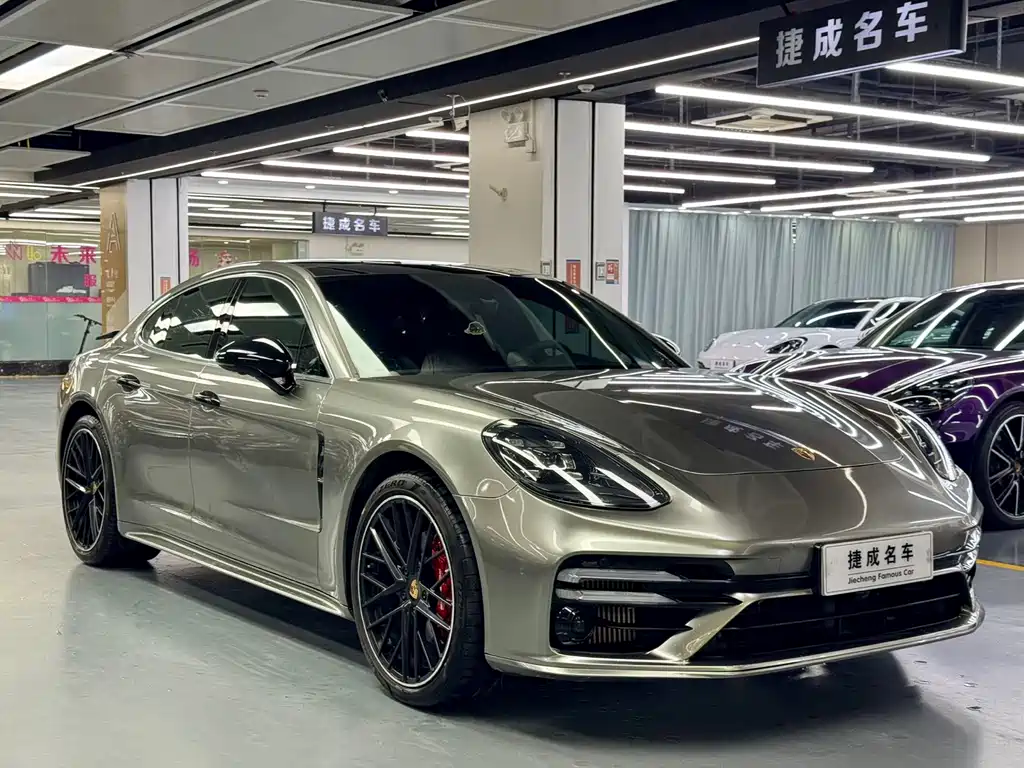 Porsche Panamera 2020 — фото 1