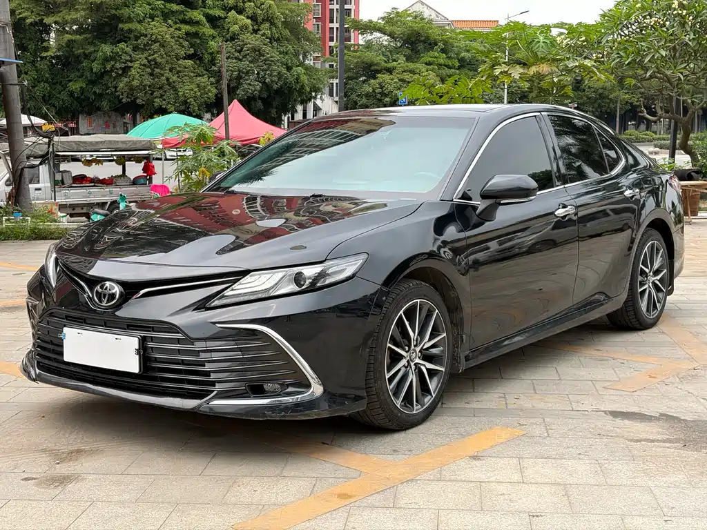 Toyota Camry 2022 — фото 1