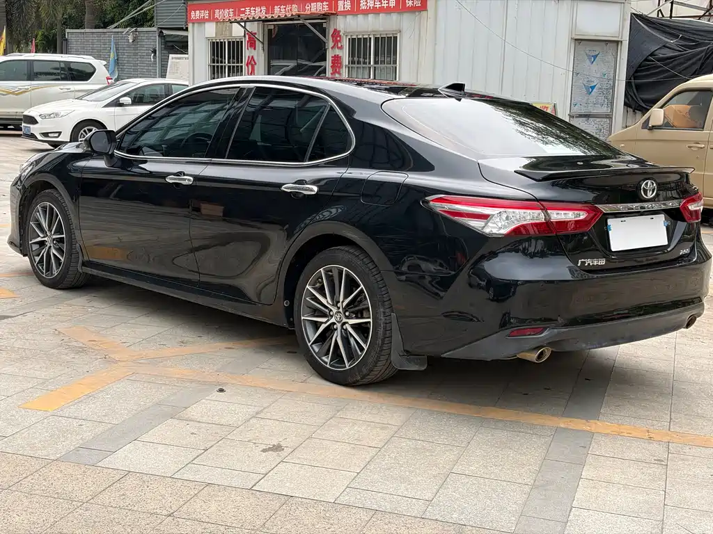 Toyota Camry 2022 — фото 4