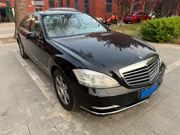 Mercedes-Benz S-Class 2012