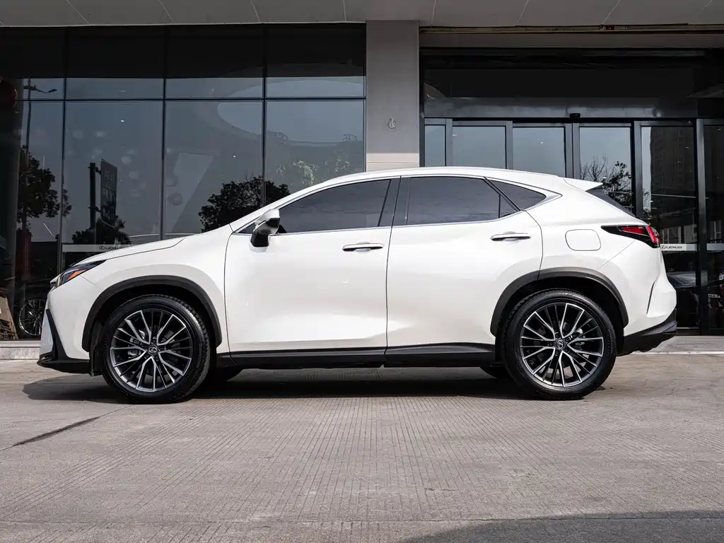 Lexus NX 2023