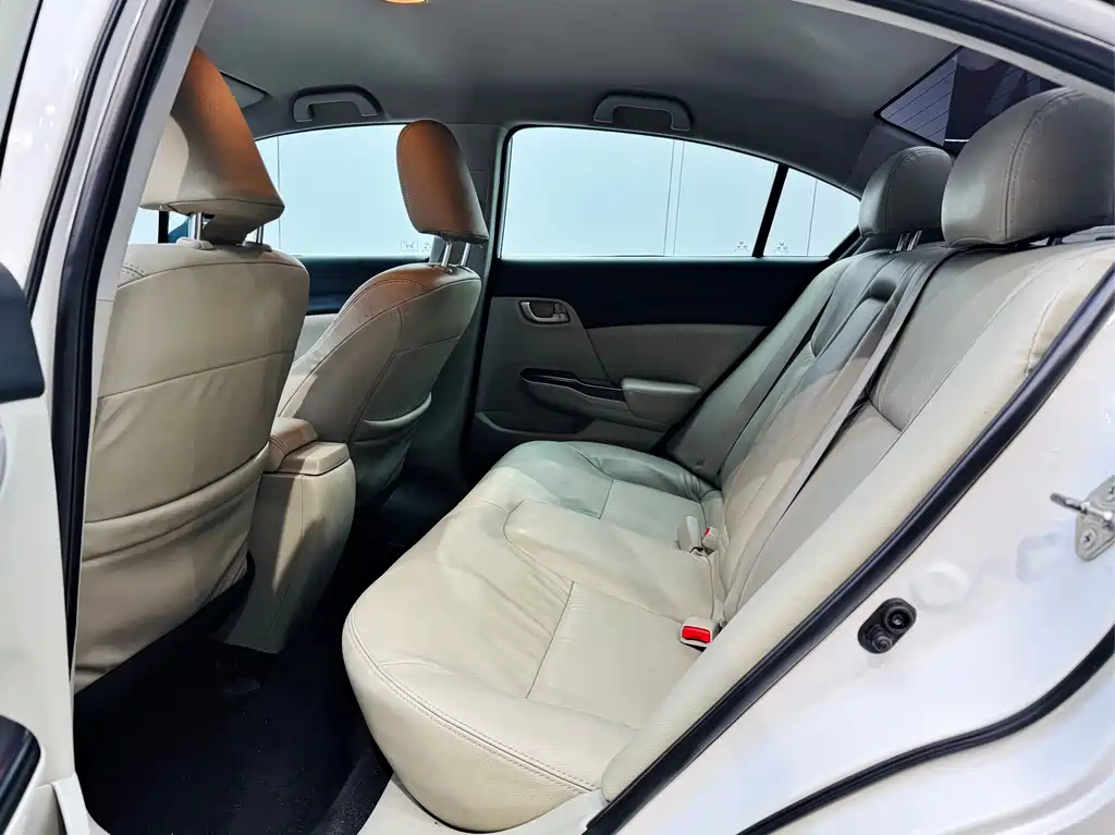 Honda Civic 2015 — фото 10