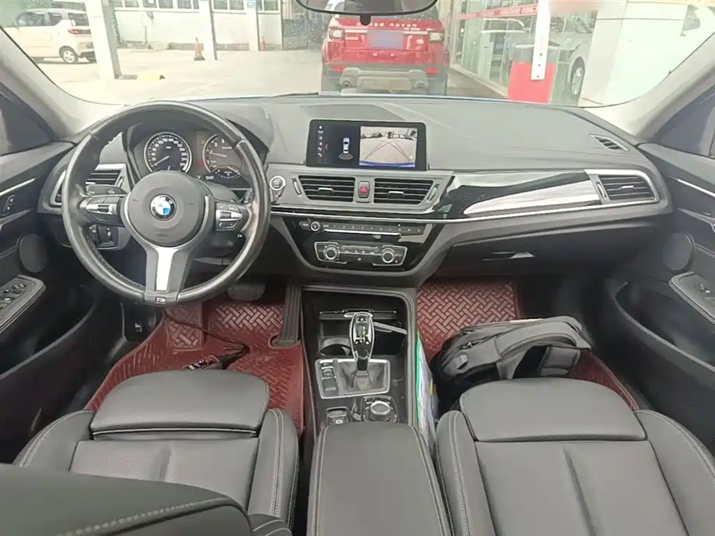 BMW 1 Series 2020 — фото 10