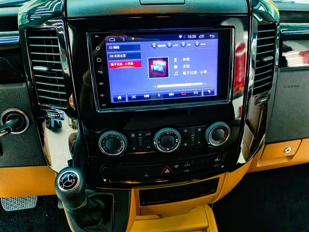 Mercedes-Benz Sprinter 2019 — фото 16
