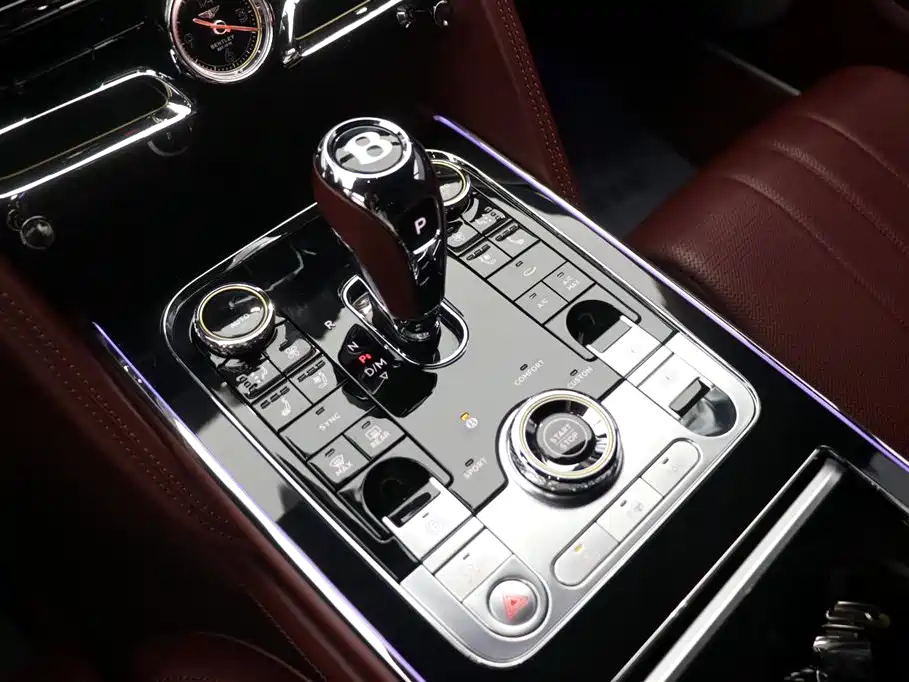 Bentley Flying Spur PHEV 2023 — фото 15