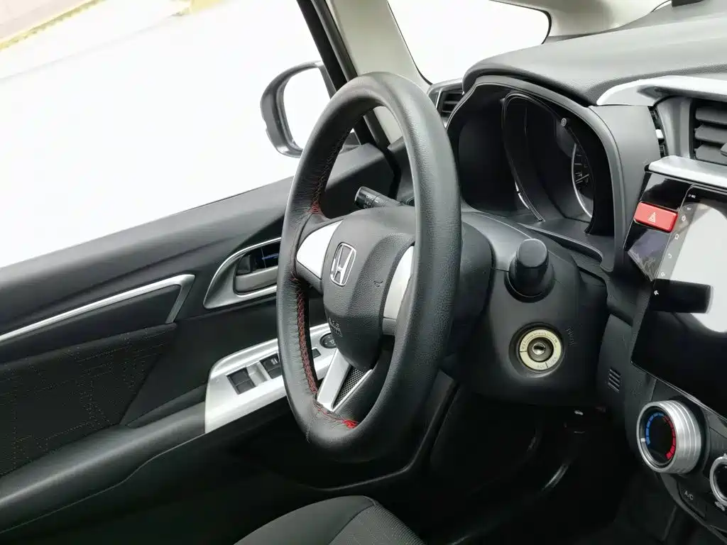 Honda Fit 2017 — фото 22