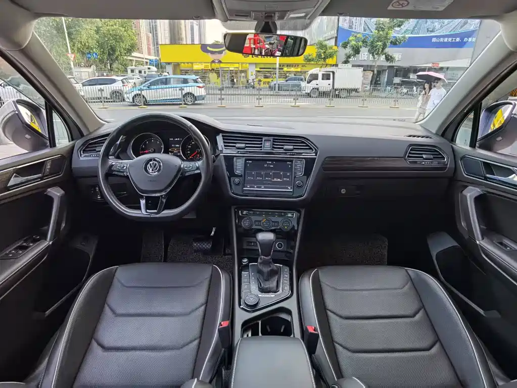 Volkswagen Tiguan L 2017 — фото 11
