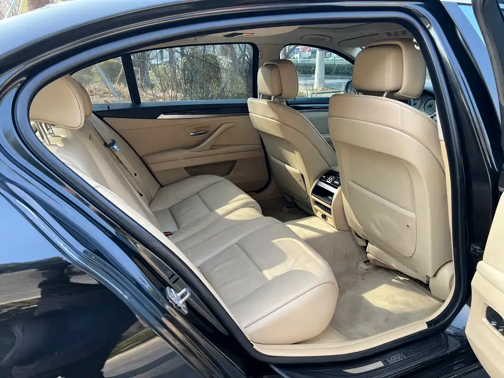 BMW 5 Series 2013 — фото 15