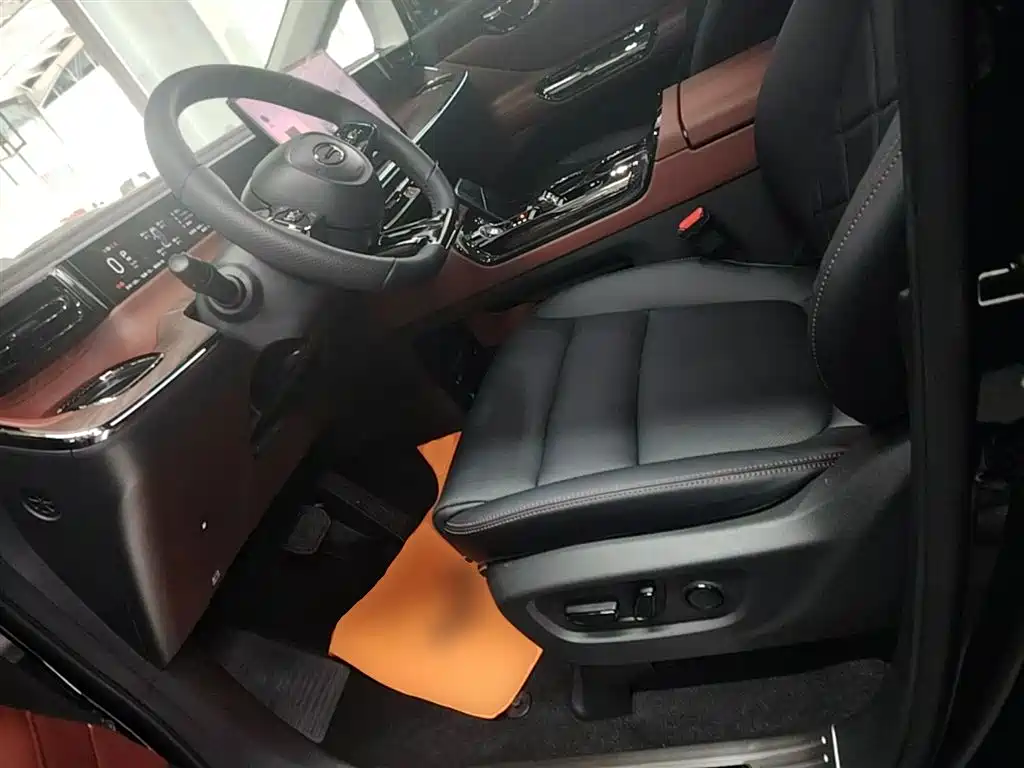 GAC Motor E8 PHEV 2024 — фото 15