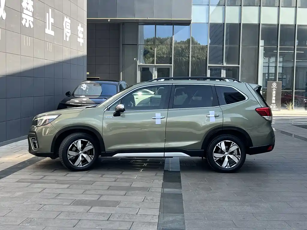 Subaru Forester 2018 — фото 8