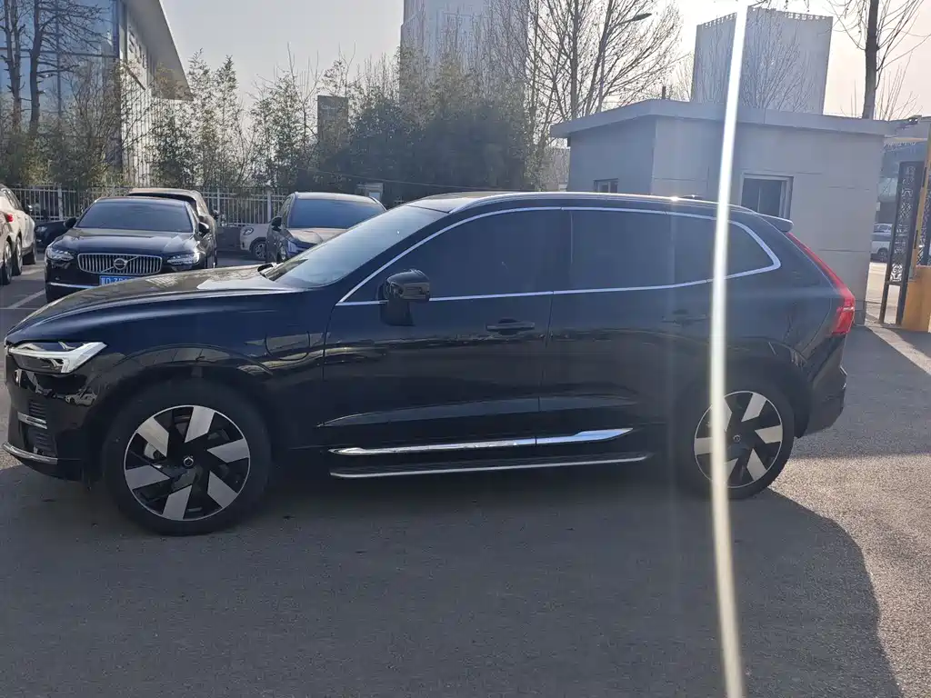 Volvo XC60 PHEV 2024 — фото 3