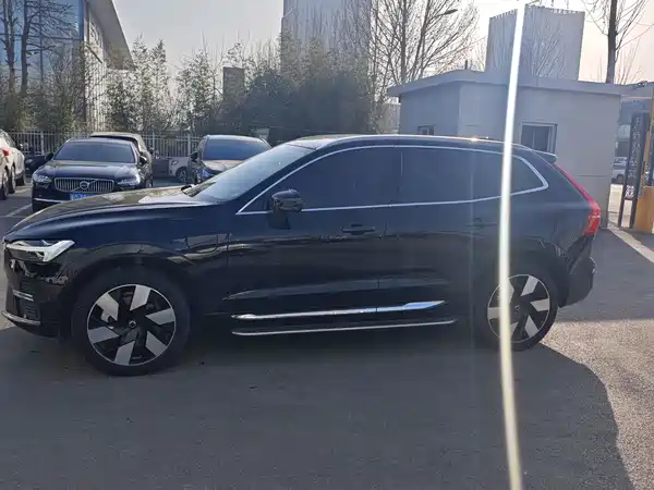 Volvo XC60 Plug-In Hybrid 2025
