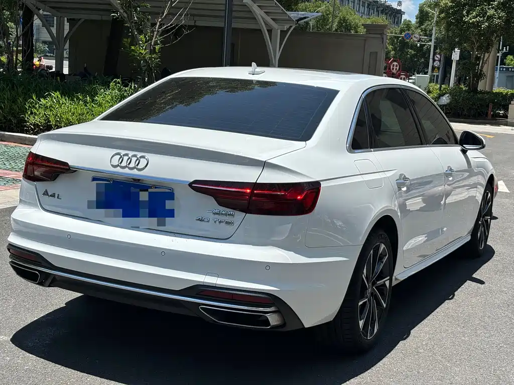 Audi A4L 2022 — фото 16