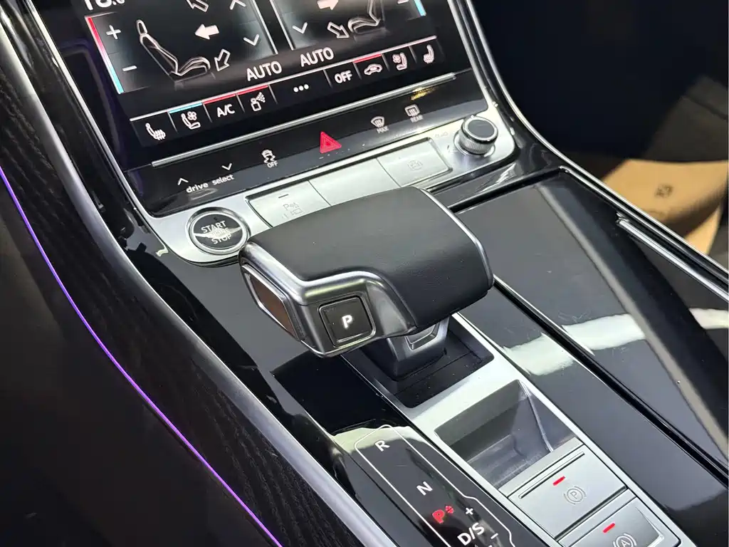 Audi A8 2021 — фото 9