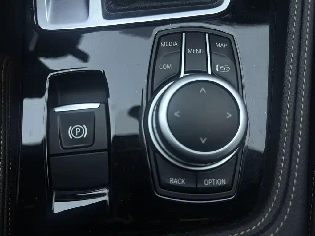 BMW 1 Series 2022 — фото 16