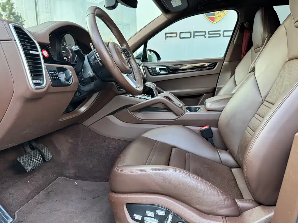 Porsche Cayenne Hybrid 2021 — фото 15