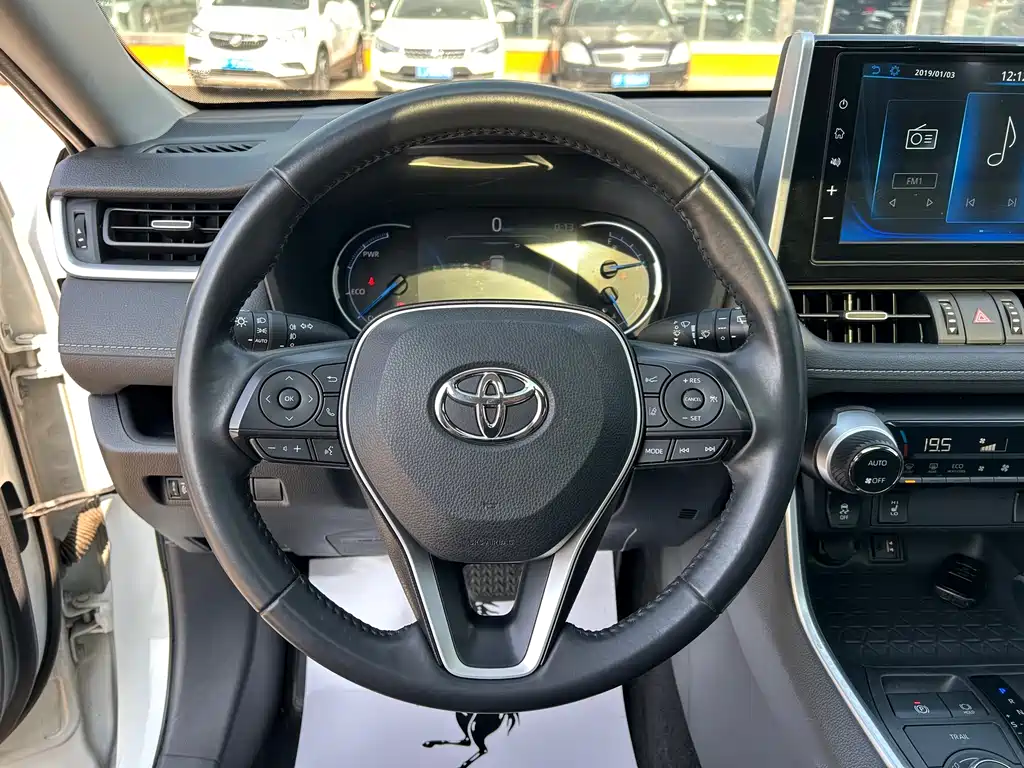 Toyota RAV4 2020 — фото 6