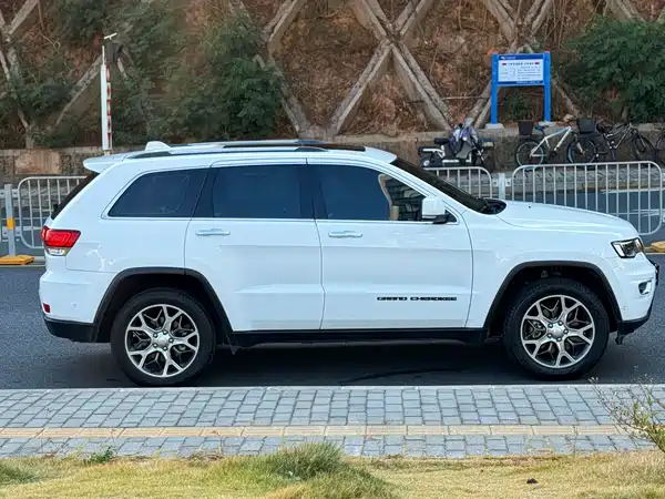 Jeep Grand Cherokee 2021