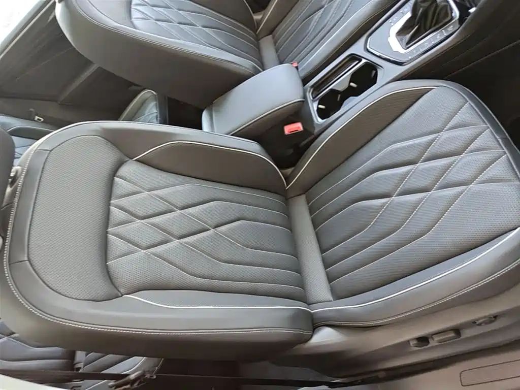 Volkswagen Tiguan L PHEV 2025 — фото 25