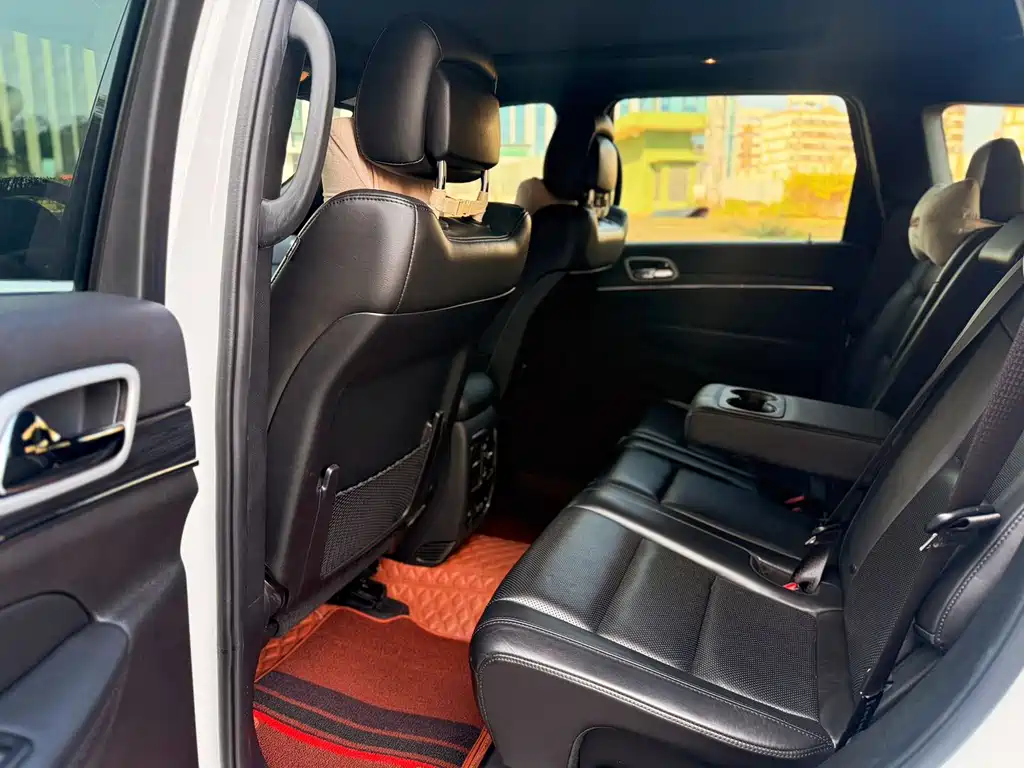 Jeep Grand Cherokee 2023 — фото 14