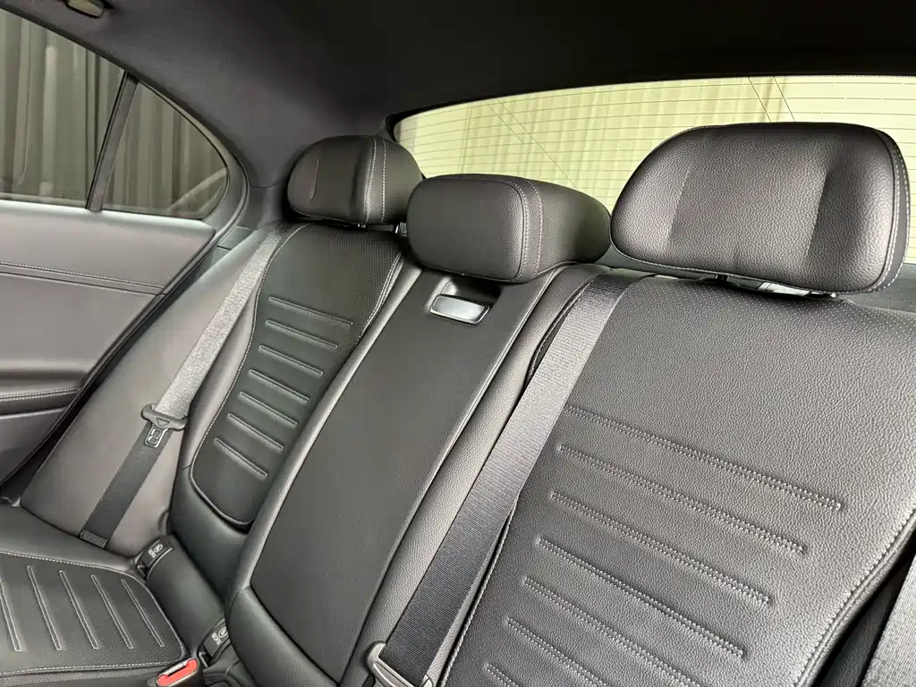 Mercedes-Benz C-Class 2023 — фото 41