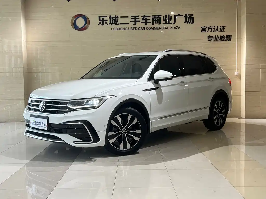 Volkswagen Tiguan L 2024 — фото 1