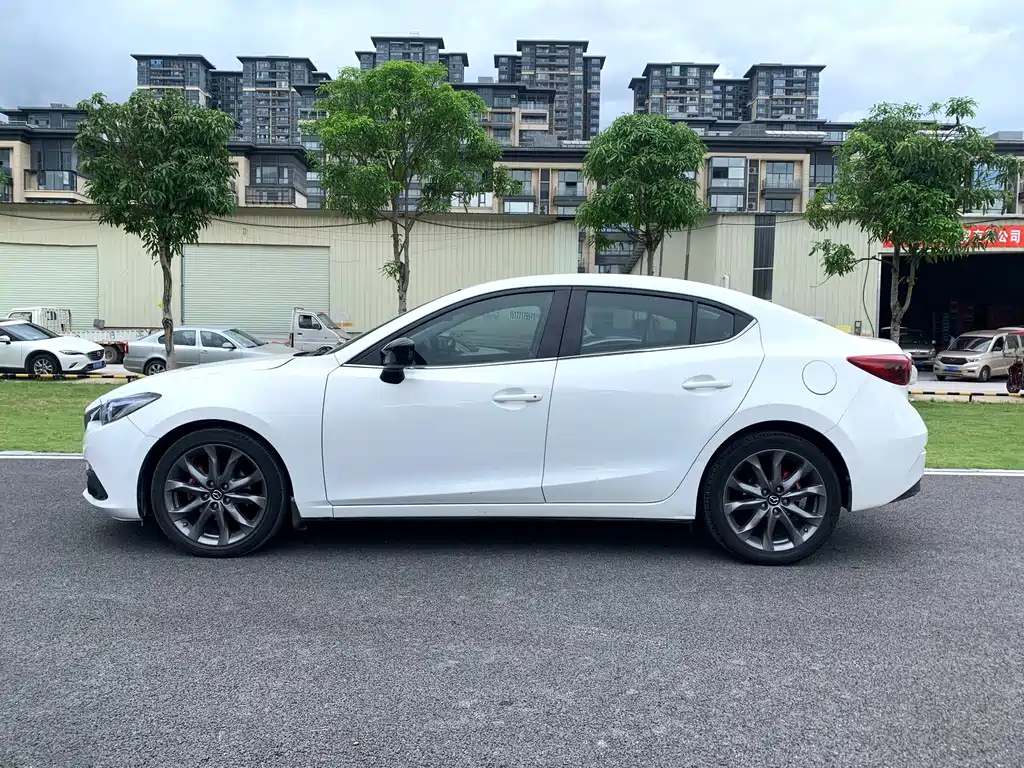 Mazda 3 Axela 2016