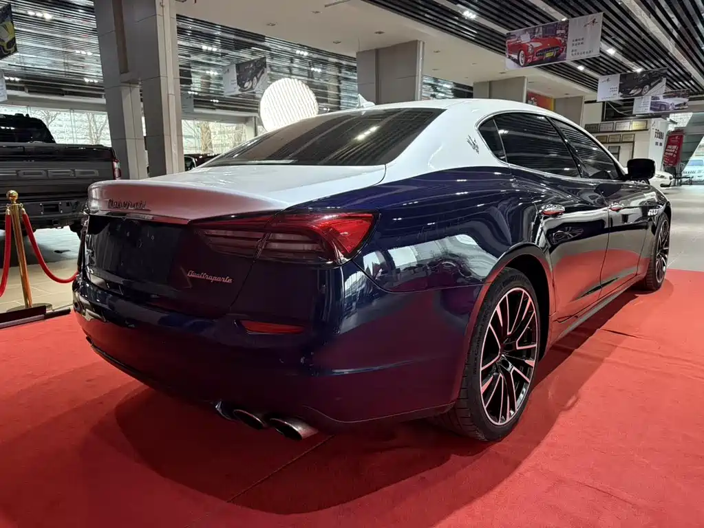 Maserati Quattroporte 2015 — фото 16