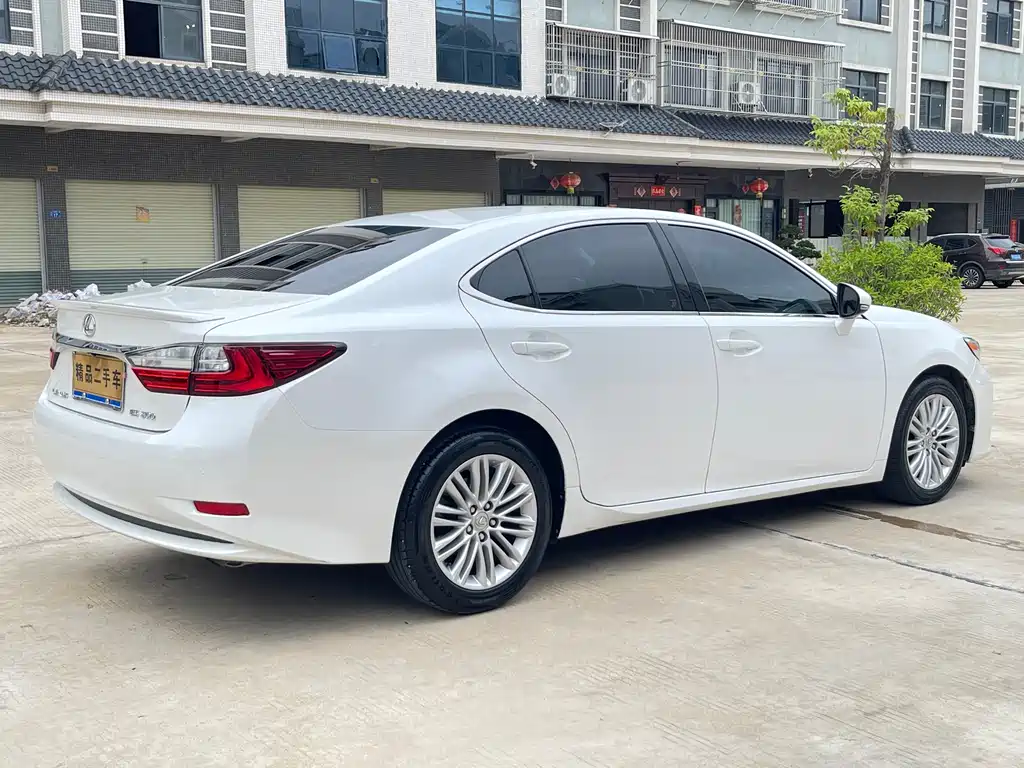 Lexus ES 2016 — фото 6