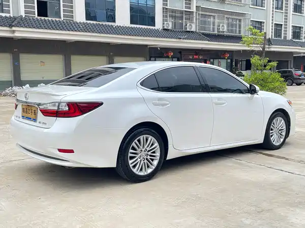 Lexus ES 2015