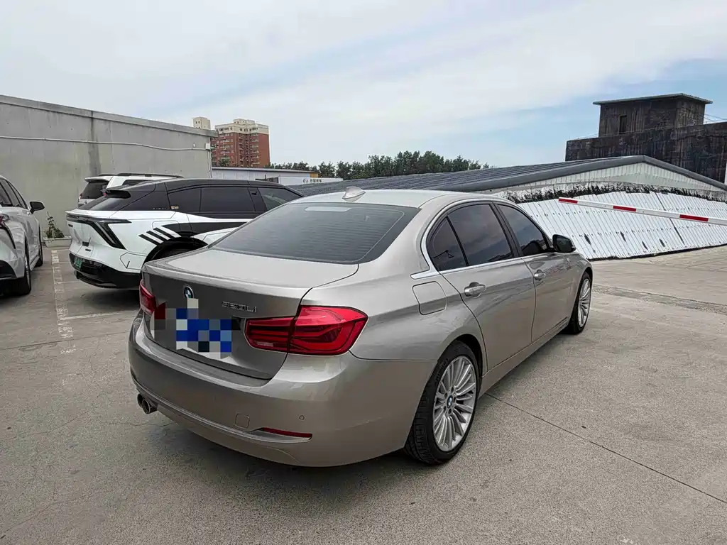 BMW 3 Series 2018 — фото 9