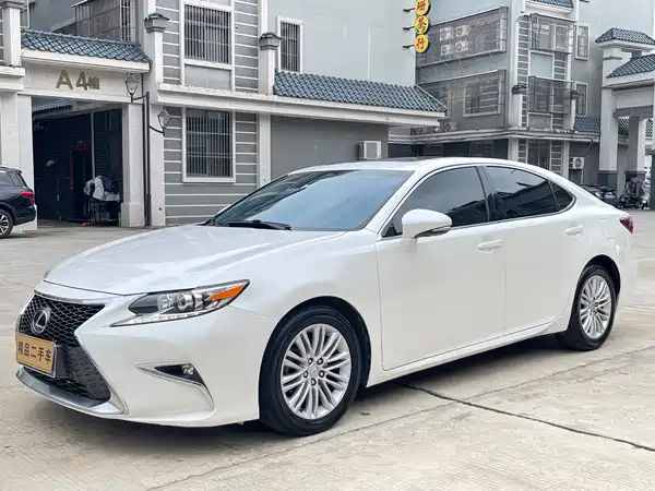 Lexus ES 2015