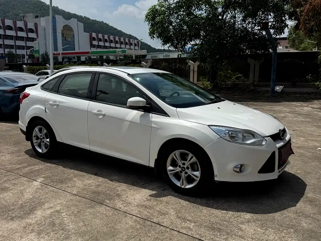 Ford Focus 2014 — фото 3