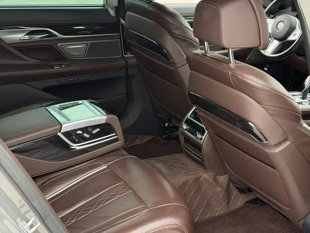 BMW 7 Series 2020 — фото 11
