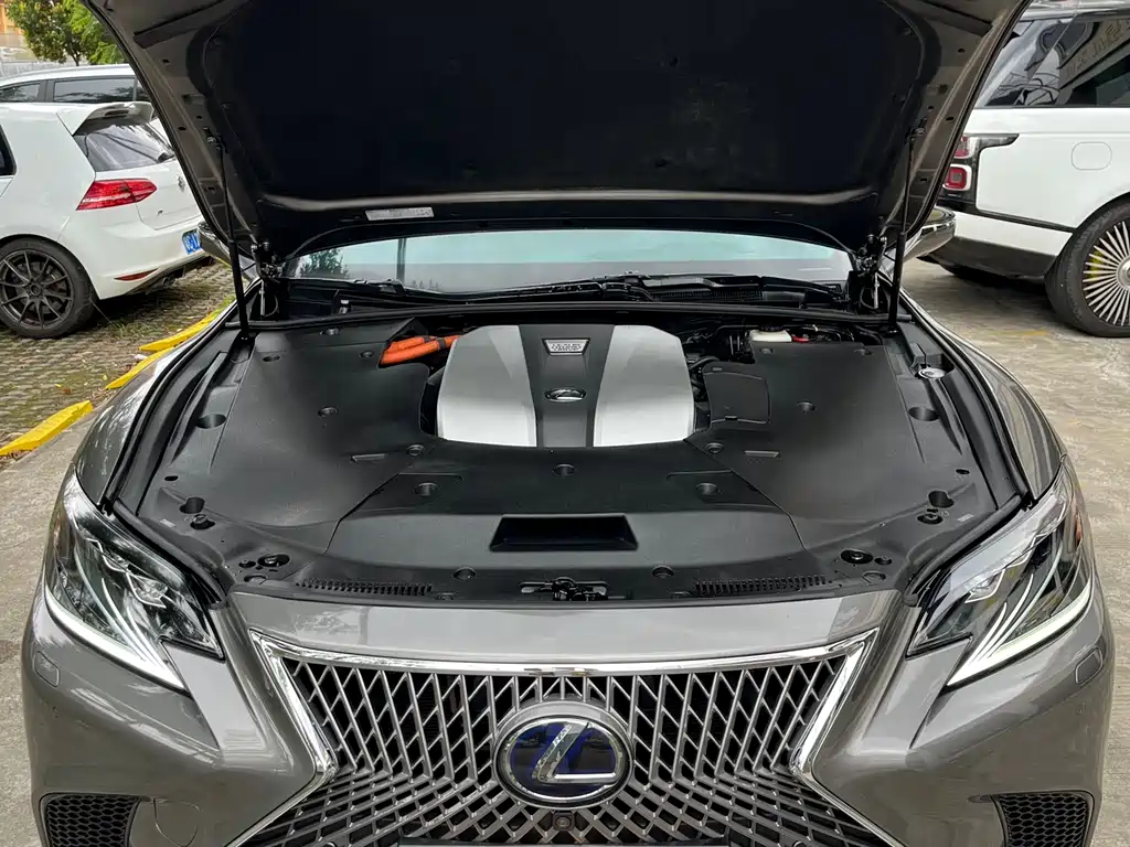 Lexus LS 2019 — фото 11